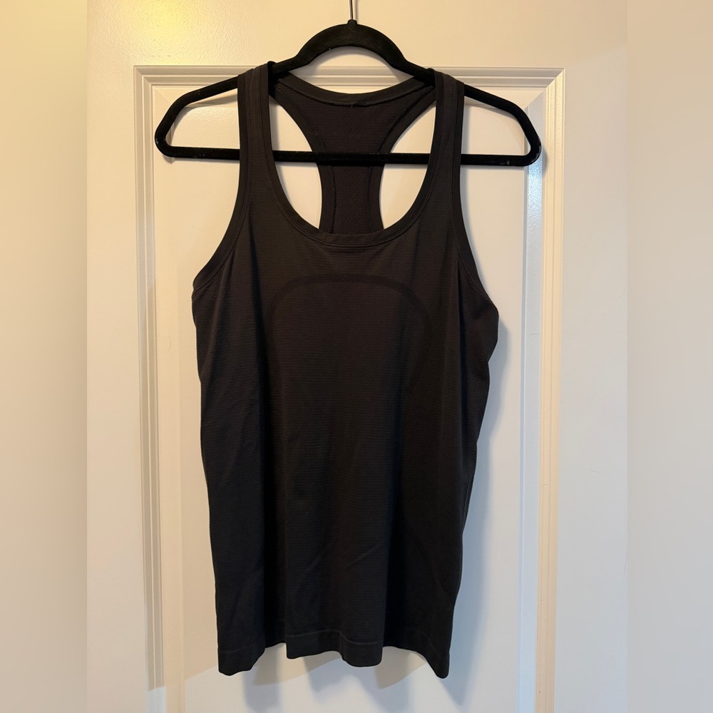 Lululemon Swiftly Tech Racerback
Tank Top Hip Length in Black, size 6